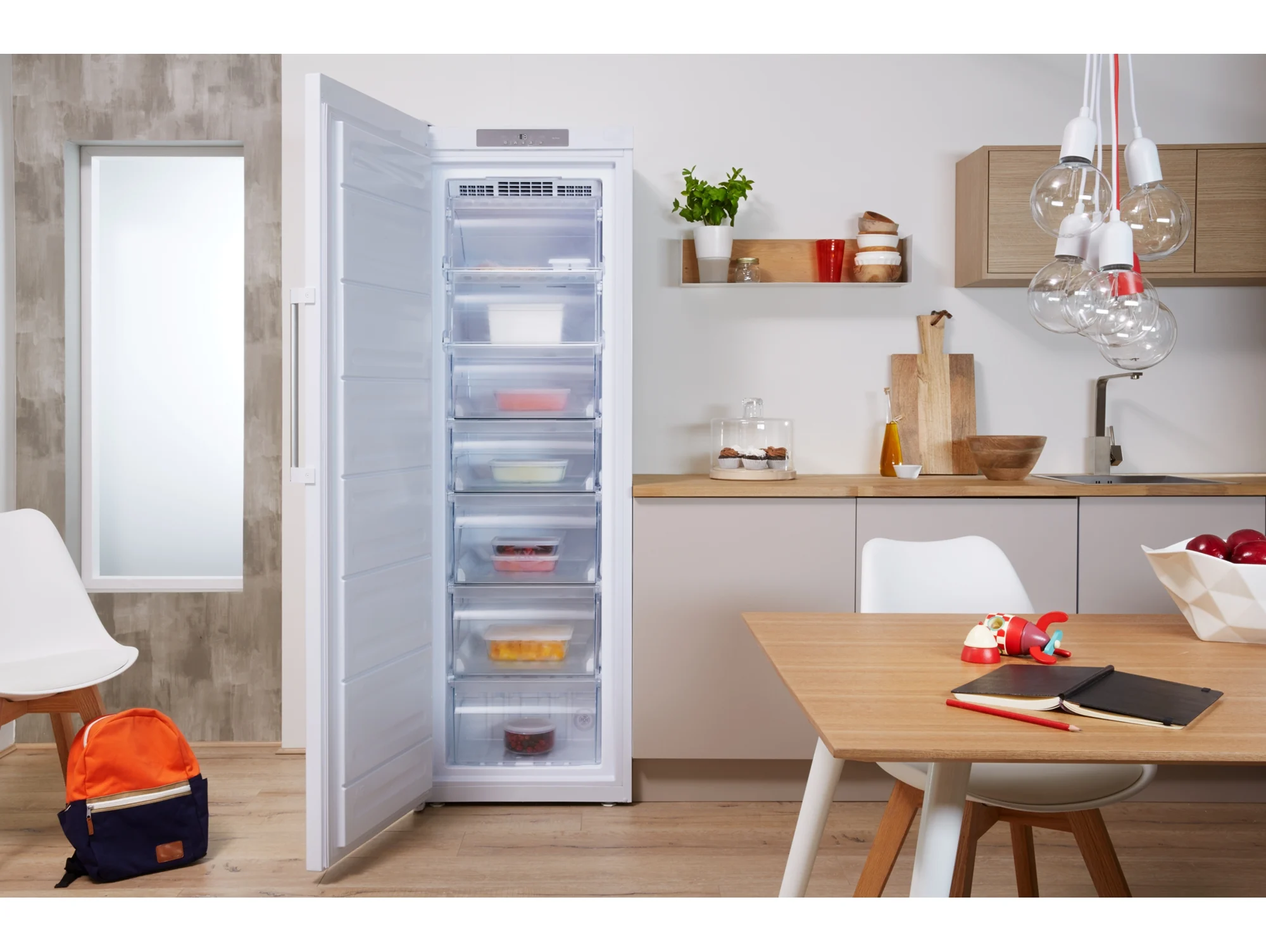 Congelador Vertical Indesit UI8F2CW1 187x60cm E No Frost