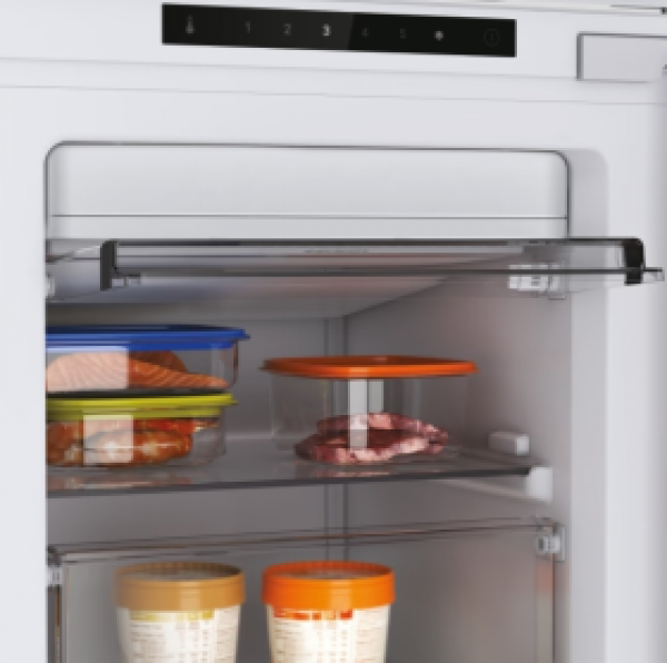 Congelador Vertical Haier HAUN518EW 200L No Frost, Integrable, 177x54cm, Clase E, Blanco